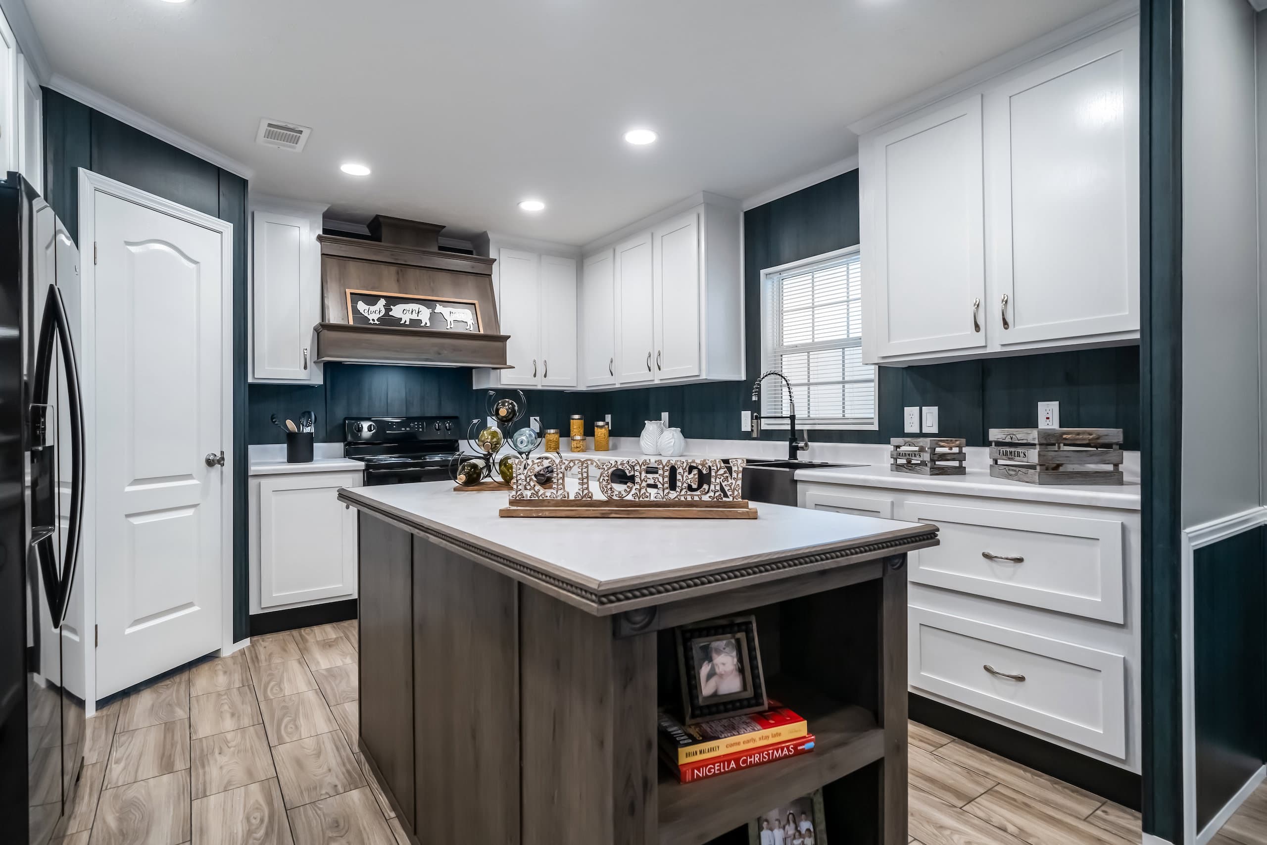 Md-50 kitchen home features