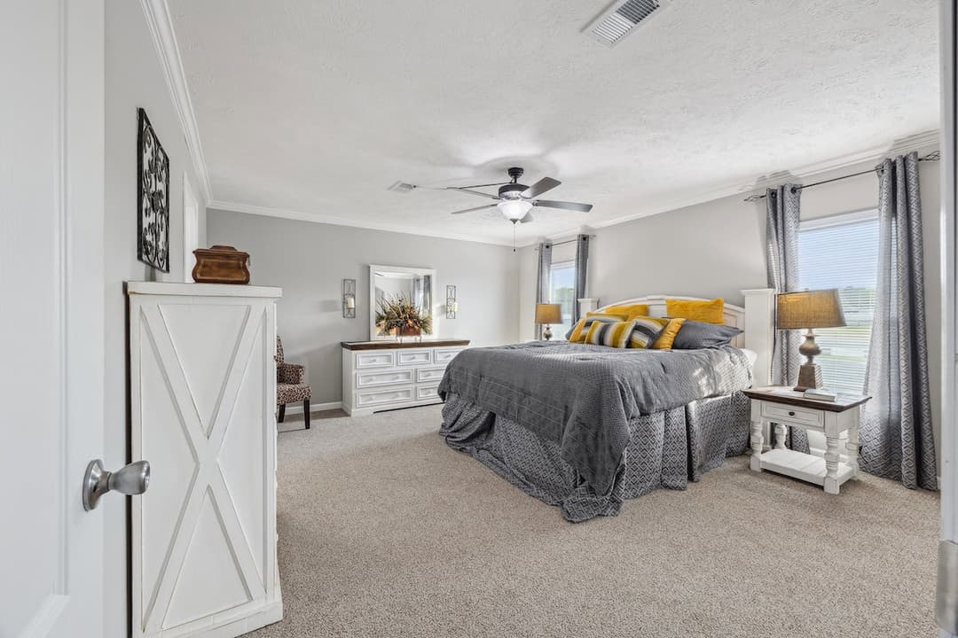 Md-43-32 stagecoach bedroom home features