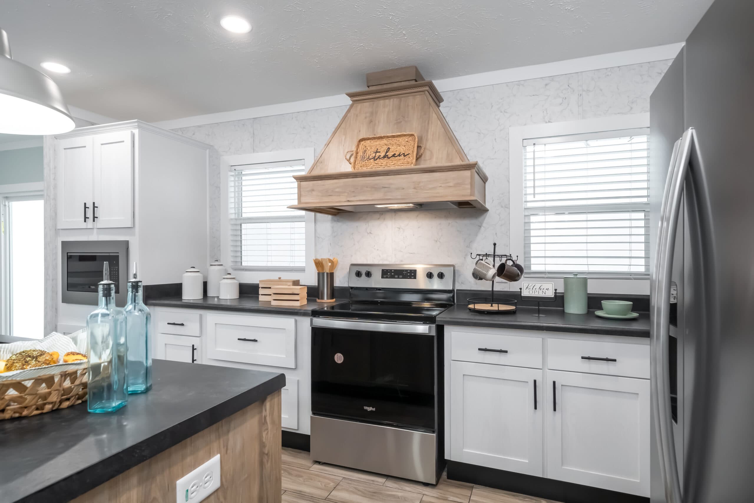 Md-56-32 kitchen home features