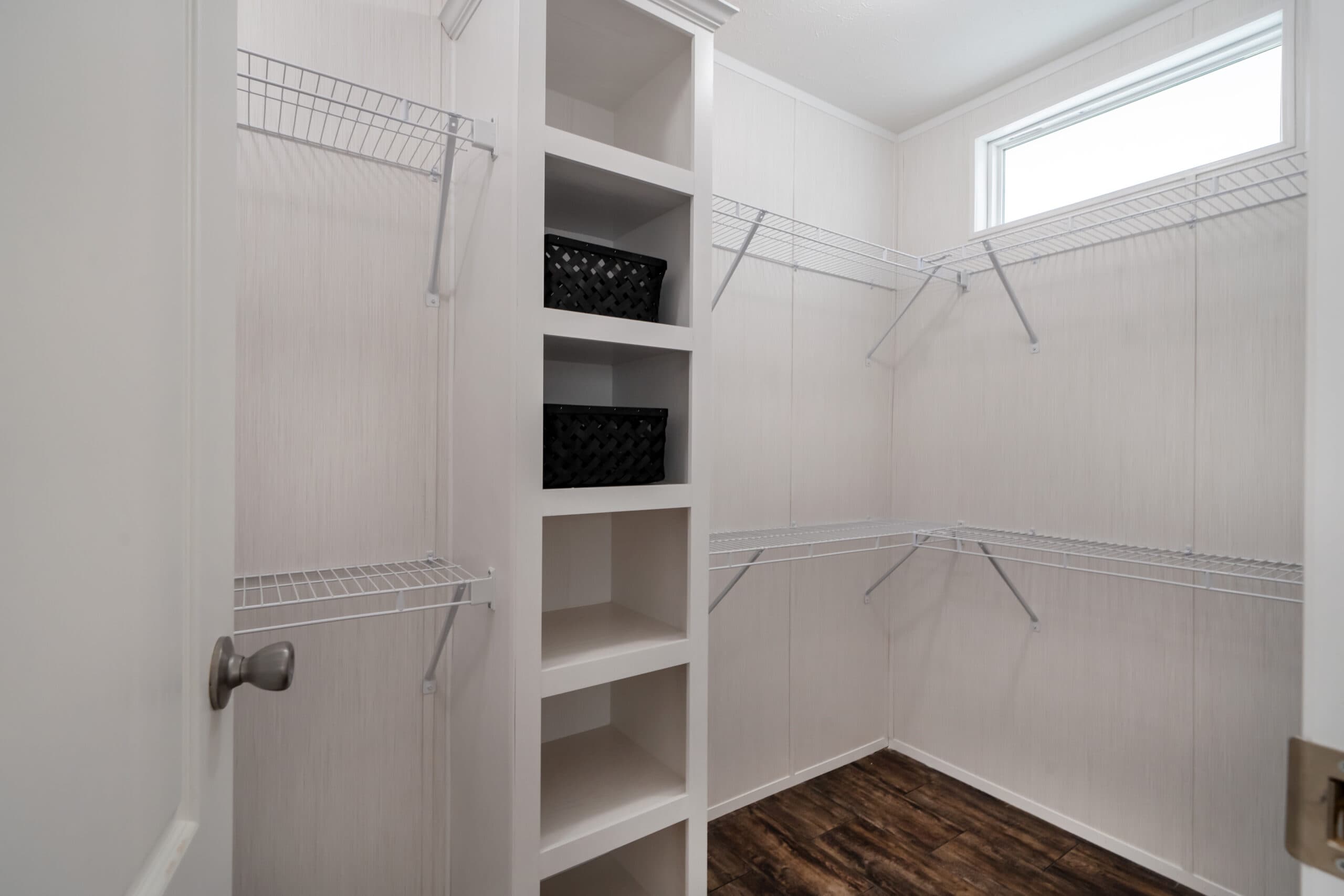 Md-53-32 interior home features