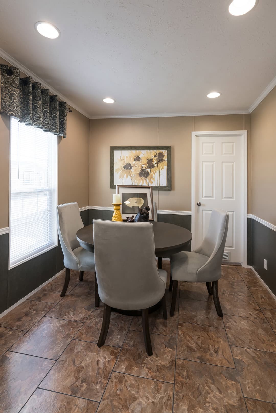 Md-109 interior home features
