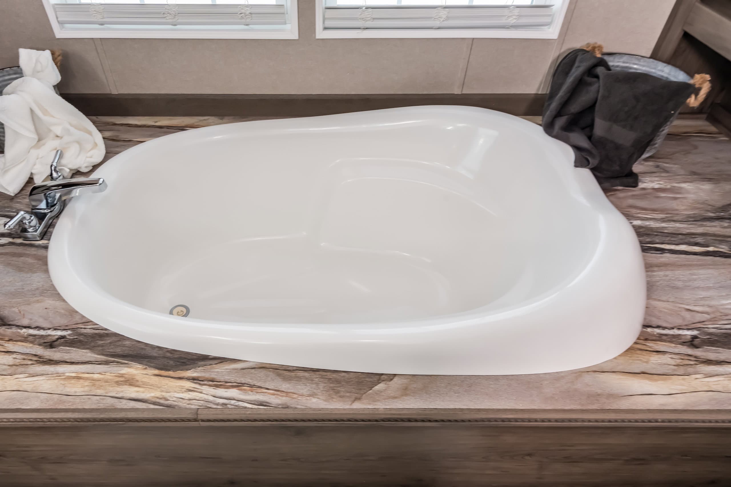 Md-44-32 housecat bathroom home features