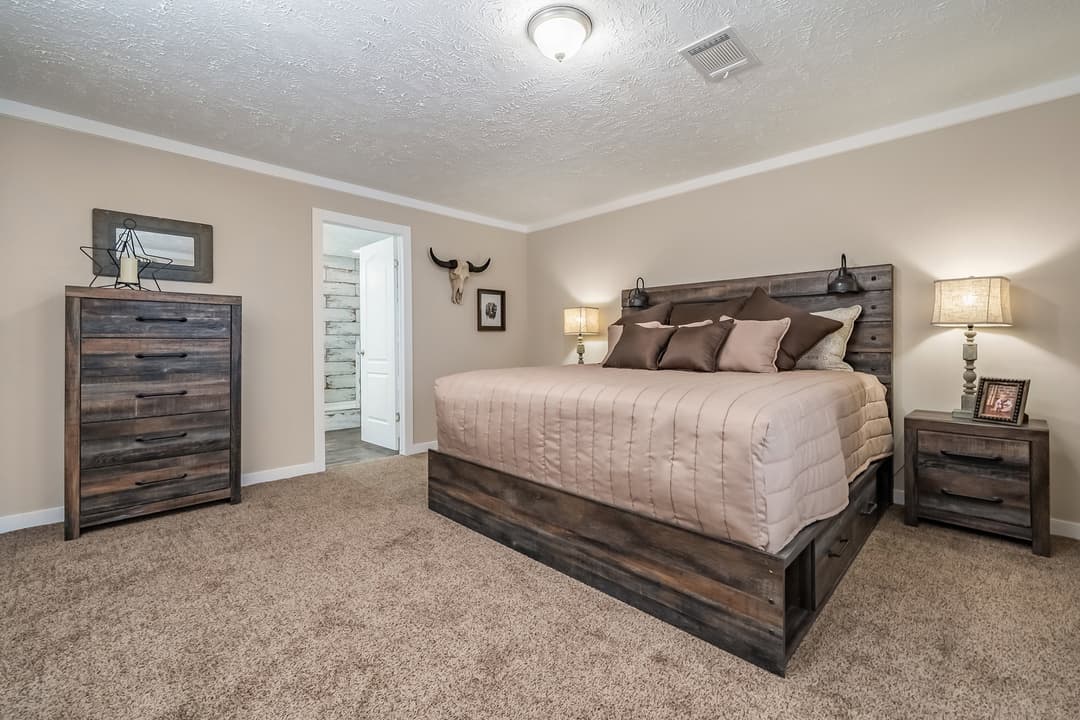 Md-42-32 bedroom home features