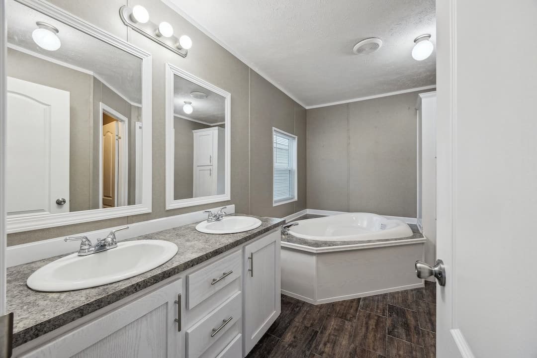 Md-102 bathroom home features